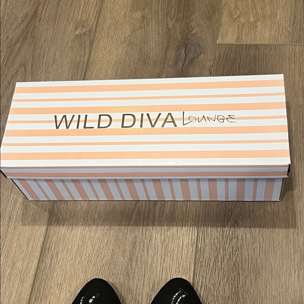 New in Box Wild Diva Lounge Black and White Zebra Flats Slip-on Size 7 - Picture 8 of 11